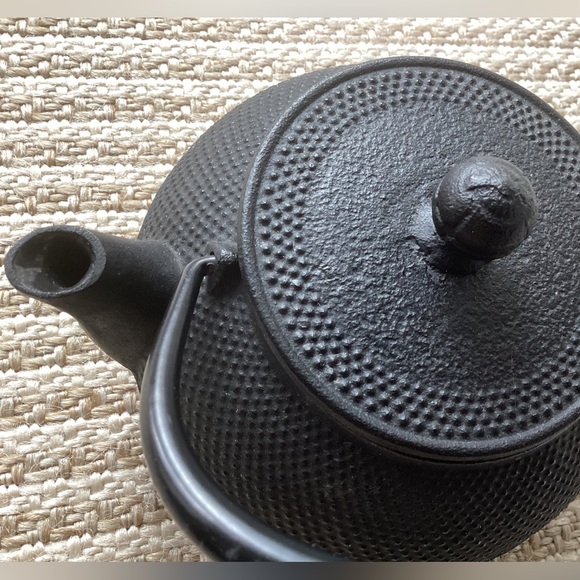 Iwachu Japanese cast iron Tetsubin teapot, Hobnail black - Picture 3 of 15
